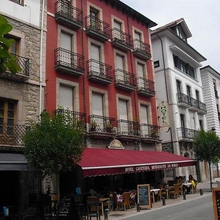 Hotel Los Robles Onís Exteriör bild