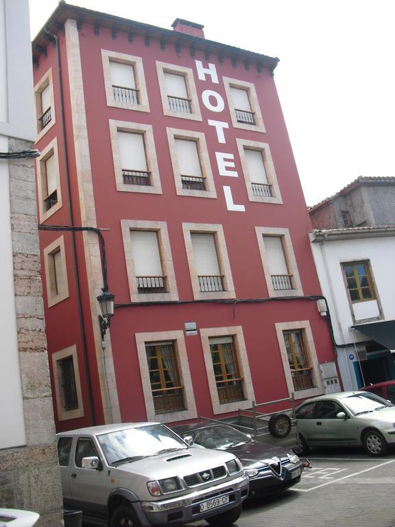 Hotel Los Robles Onís Exteriör bild